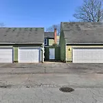 Charming Charlotte Townhome About 8 Mi To Uptown!