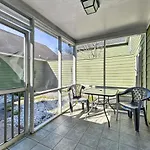 Charming Charlotte Townhome About 8 Mi To Uptown!