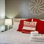 Apartment Trendy Escape ◉ California King Bed Awaits! *