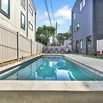 Amazing Views Rooftop Patio, Gym And Game Holiday home *