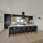 Holiday home Amazing Views Rooftop Patio, Gym And Game *