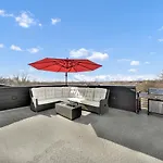 Holiday home Amazing Views Rooftop Patio, Gym And Game *
