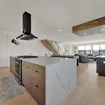 Holiday home Amazing Views Rooftop Patio, Gym And Game