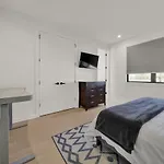 Amazing Views Rooftop Patio, Gym And Game Holiday home Charlotte