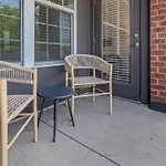 Modern Apartment In Prime Location Id1506X49