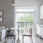 Modern Apartment In Prime Location Id3672