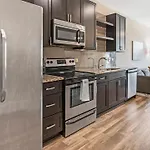 Modern Apartment In Prime Location Id1506X49