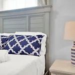 Holiday home Charming 3 Bdrm In - 1 Mile To Uptown *