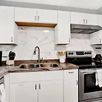 Charming 3 Bdrm In - 1 Mile To Uptown Holiday home Charlotte