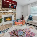 Vibrant South Clt Oasis, 3brs, Patio, Fire Pit * Charlotte