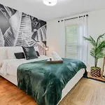 Vibrant South Clt Oasis, 3brs, Patio, Fire Pit * Charlotte