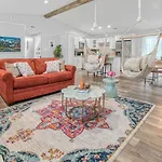 Vibrant South Clt Oasis, 3brs, Patio, Fire Pit