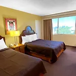 Golden Green Hotel By Oyo Charlotte