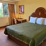 Golden Green Hotel By Oyo Charlotte