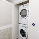 2Br Uptown Furnished Apartment Near Truist Fields Apts