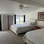 Large Bedroom With 2 Queen Bed - Not Entire Place