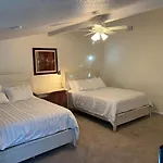 Large Bedroom With 2 Queen Bed - Not Entire Place
