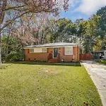 Charlotte Charm Haven With Outdoor Tv