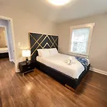 Cozy I Darlin\' 2 Bedroom Only 4 Mins From Uptown