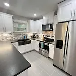 Cozy I Darlin\' 2 Bedroom Only 4 Mins From Uptown