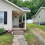 Perfectly Located. Close To Uptown, Noda..