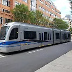 Dt Charm Apt With Pool,Gym,Wine,Wkspace, Free Parking