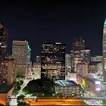 Dt Charm Apt With Pool,Gym,Wine,Wkspace, Free Parking