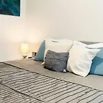 Luxury Executive 2 Bedroom/2 Bathroom Boutique Apt