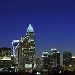 Plaza Bungalow Near Uptown, Noda, Light Rail!