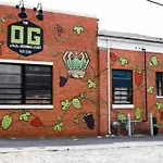 Plaza Bungalow Near Uptown, Noda, Light Rail!