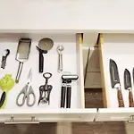 New Stylish Getaway- 5 Mil To Uptown/3 Smart Tvs!