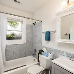 Walking Distance To Restaurants Bars And Breweries Holiday home