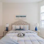 Charming Cozy Apartment With Wi-Fi & Free Parking