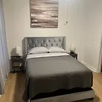 Uptown Luxury Near It All Apartment