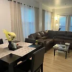 Apartment Uptown Luxury Near It All *