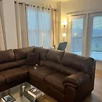 Apartment Uptown Luxury Near It All *