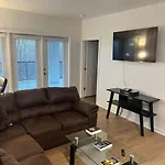 Uptown Luxury Near It All Apartment *