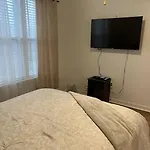 Apartment Uptown Luxury Near It All