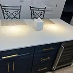 Uptown Luxury Near It All Apartment