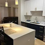 Uptown Luxury Near It All Apartment *