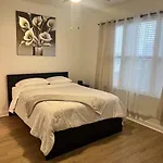 Apartment Uptown Luxury Near It All