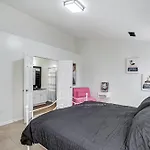 Glam House W King Bed Hot Tub