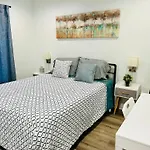 Holiday home Modern Near Uptown Clt, Airport And *