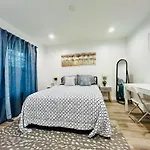 Modern Near Uptown Clt, Airport And Holiday home *