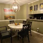 Modern Cozy Townhome Apartment *