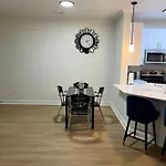 South Charlotte\'S Cozy & Modern