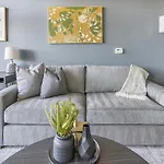 Landing Modern With Amazing Amenities Apartment *
