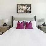 Landing Modern With Amazing Amenities Apartment Charlotte