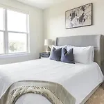 Apartment Landing Modern With Amazing Amenities