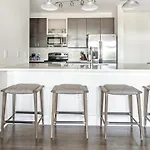 Landing Modern With Amazing Amenities *